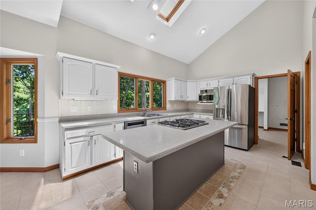 4 Woodford Place, St Charles, MO 63301