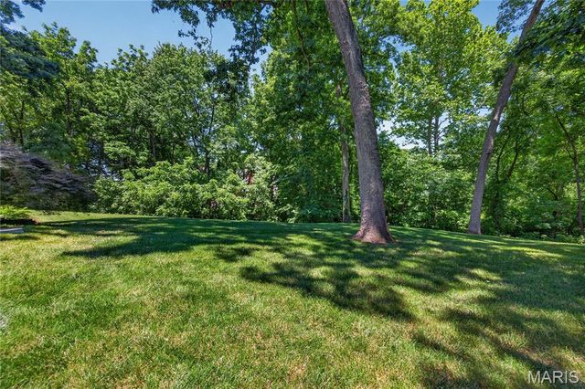 4 Woodford Place, St Charles, MO 63301