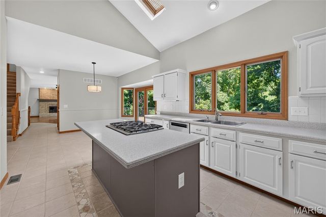 4 Woodford Place, St Charles, MO 63301