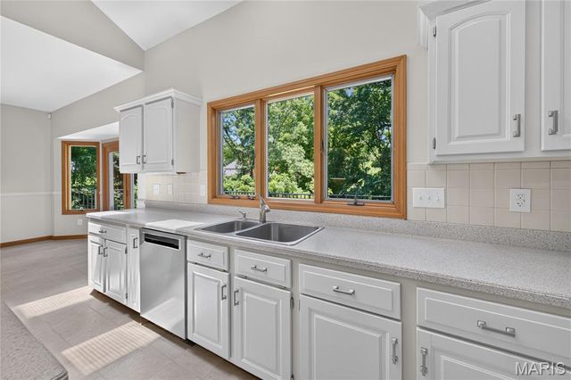 4 Woodford Place, St Charles, MO 63301