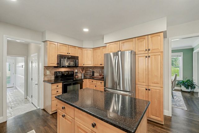 2228 Amsterdam Road, Villa Hills, KY 41017