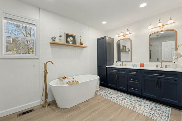 2228 Amsterdam Road, Villa Hills, KY 41017