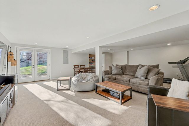 2228 Amsterdam Road, Villa Hills, KY 41017