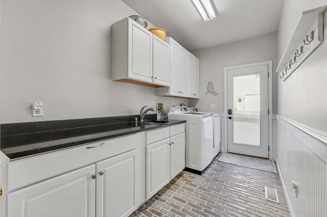 2228 Amsterdam Road, Villa Hills, KY 41017