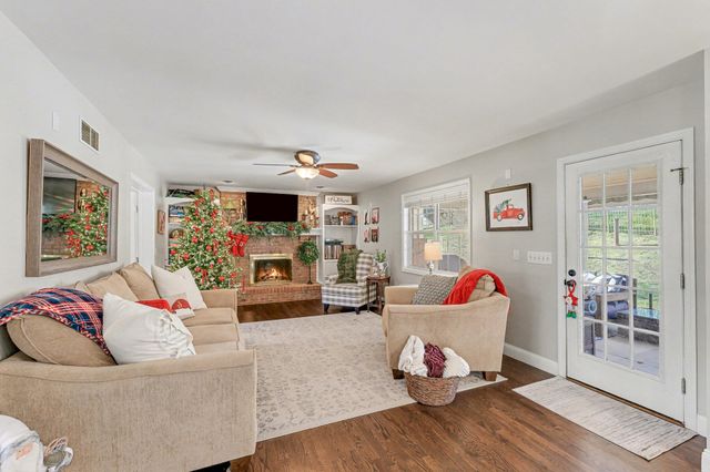 2228 Amsterdam Road, Villa Hills, KY 41017