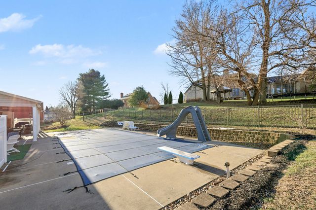 2228 Amsterdam Road, Villa Hills, KY 41017