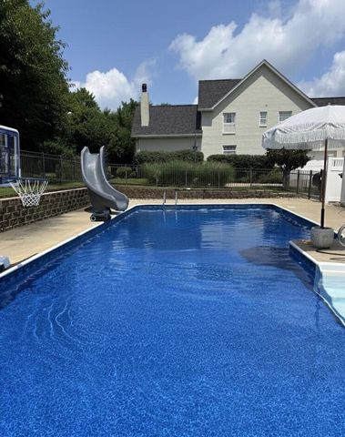 2228 Amsterdam Road, Villa Hills, KY 41017