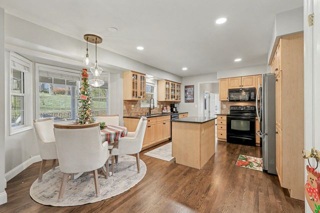 2228 Amsterdam Road, Villa Hills, KY 41017