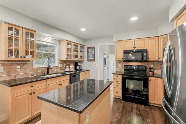 2228 Amsterdam Road, Villa Hills, KY 41017