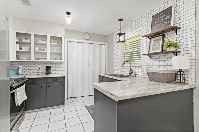 265 Beach Street, Vidor, TX 77662