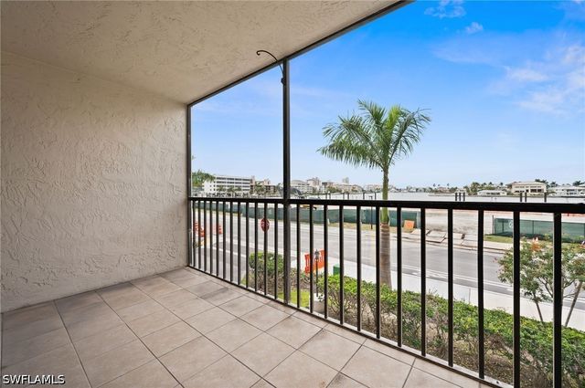 260 Southbay DR 207, Naples, FL 34108