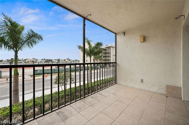 260 Southbay DR 207, Naples, FL 34108