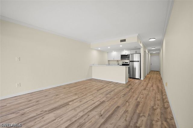 260 Southbay DR 207, Naples, FL 34108