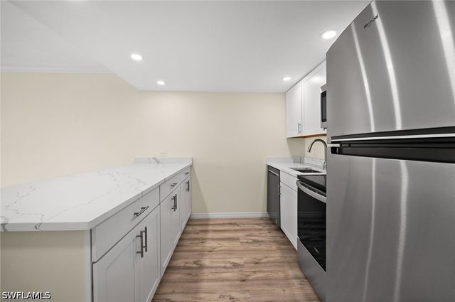 260 Southbay DR 207, Naples, FL 34108