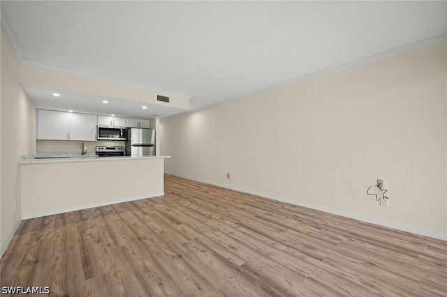 260 Southbay DR 207, Naples, FL 34108