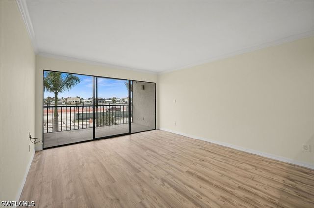 260 Southbay DR 207, Naples, FL 34108