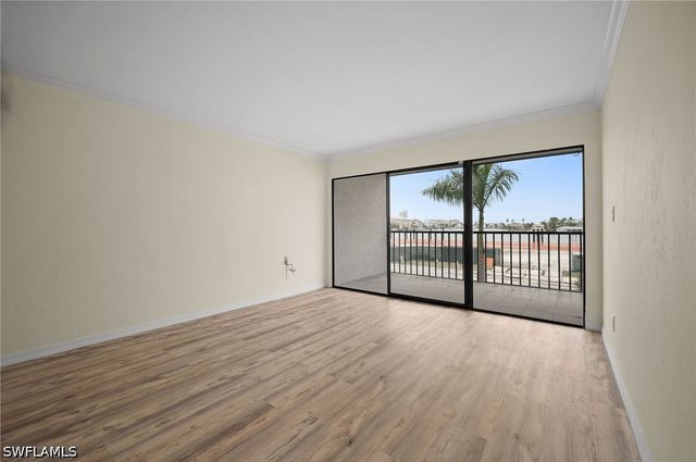 260 Southbay DR 207, Naples, FL 34108