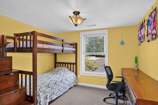 71 River St, Leominster, MA 01453