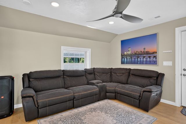 71 River St, Leominster, MA 01453