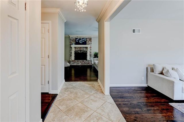 10708 Saint Catherines Lane, Kansas City, MO 64137