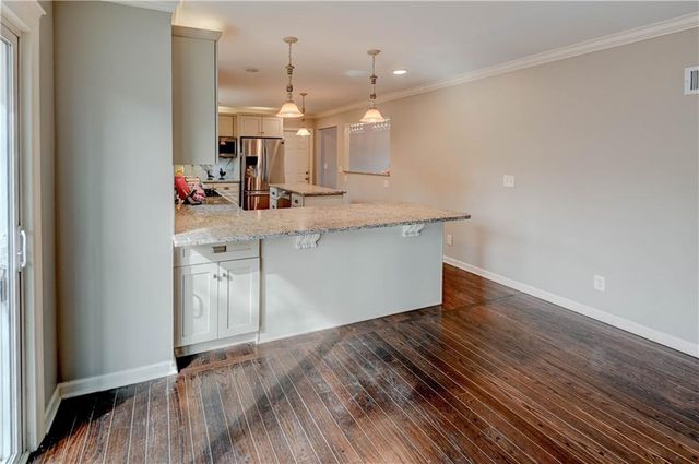 10708 Saint Catherines Lane, Kansas City, MO 64137