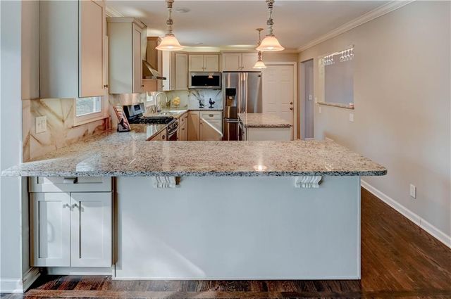 10708 Saint Catherines Lane, Kansas City, MO 64137