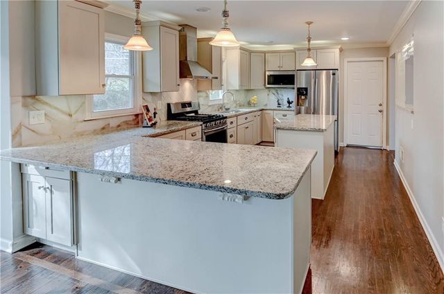 10708 Saint Catherines Lane, Kansas City, MO 64137