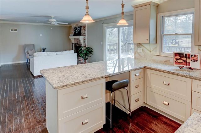 10708 Saint Catherines Lane, Kansas City, MO 64137