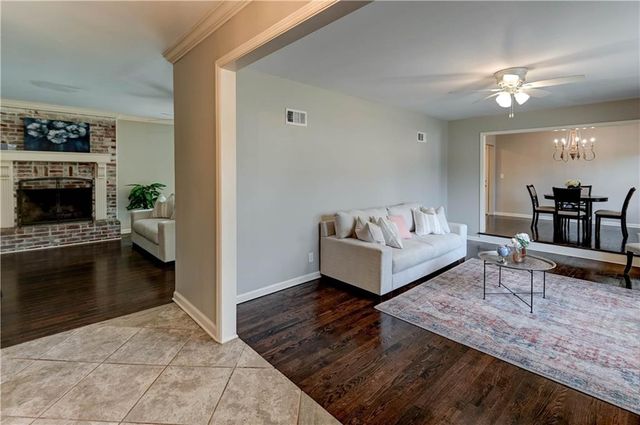 10708 Saint Catherines Lane, Kansas City, MO 64137