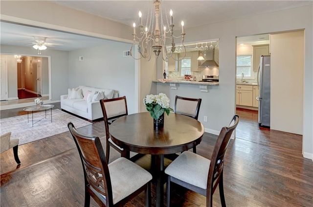 10708 Saint Catherines Lane, Kansas City, MO 64137