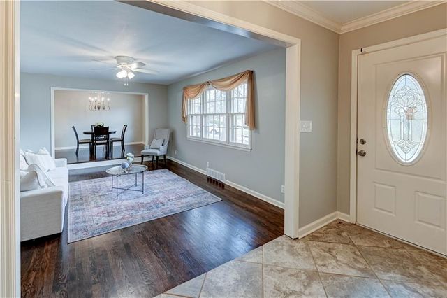 10708 Saint Catherines Lane, Kansas City, MO 64137