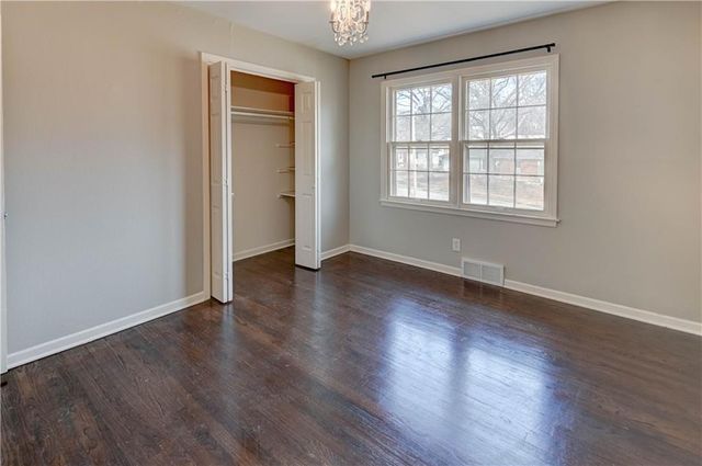 10708 Saint Catherines Lane, Kansas City, MO 64137