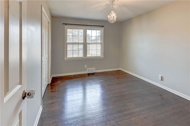 10708 Saint Catherines Lane, Kansas City, MO 64137