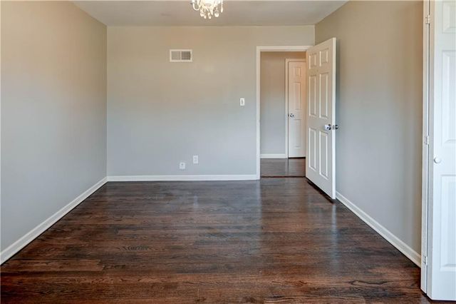 10708 Saint Catherines Lane, Kansas City, MO 64137