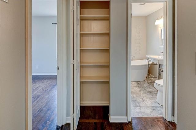 10708 Saint Catherines Lane, Kansas City, MO 64137