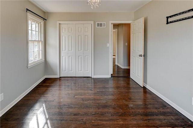 10708 Saint Catherines Lane, Kansas City, MO 64137