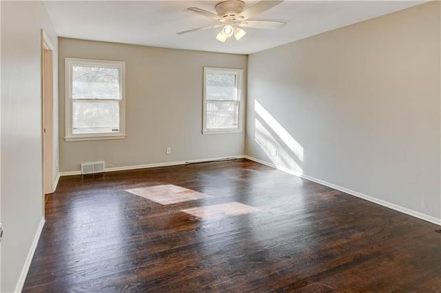 10708 Saint Catherines Lane, Kansas City, MO 64137