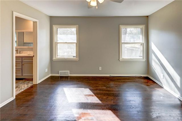 10708 Saint Catherines Lane, Kansas City, MO 64137
