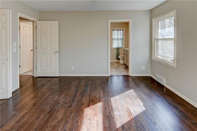 10708 Saint Catherines Lane, Kansas City, MO 64137