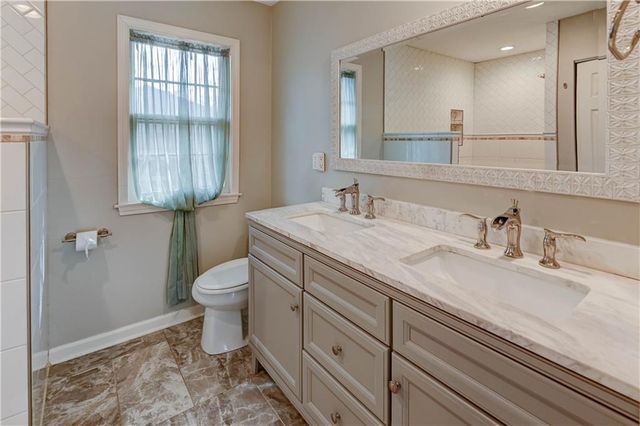 10708 Saint Catherines Lane, Kansas City, MO 64137