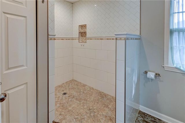10708 Saint Catherines Lane, Kansas City, MO 64137