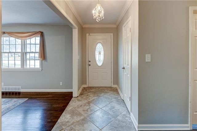 10708 Saint Catherines Lane, Kansas City, MO 64137