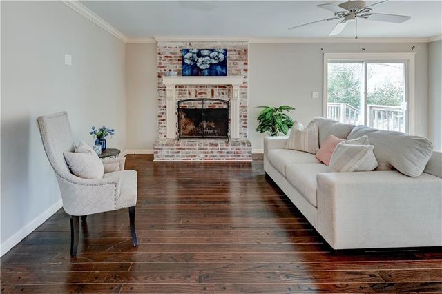 10708 Saint Catherines Lane, Kansas City, MO 64137