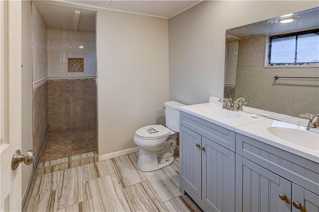 10708 Saint Catherines Lane, Kansas City, MO 64137