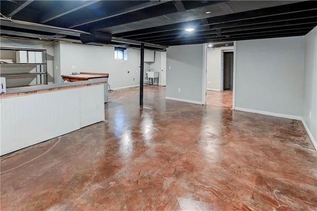 10708 Saint Catherines Lane, Kansas City, MO 64137