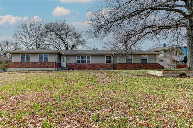 10708 Saint Catherines Lane, Kansas City, MO 64137