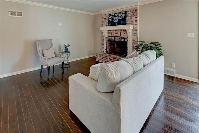 10708 Saint Catherines Lane, Kansas City, MO 64137