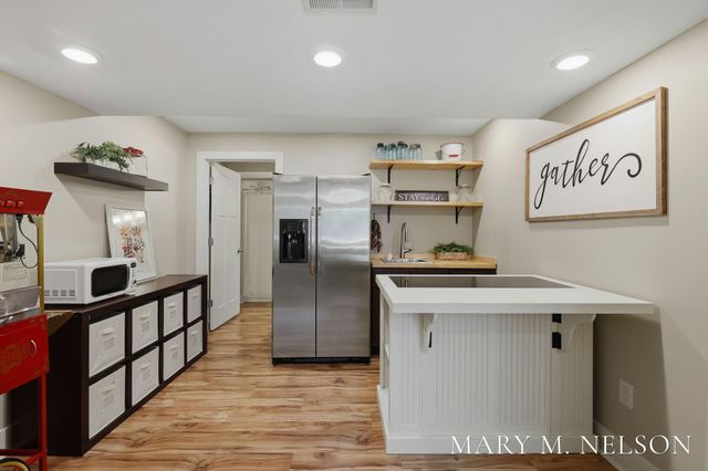 5705 Kenstyn Drive Sw, City Of Wyoming, MI 49418