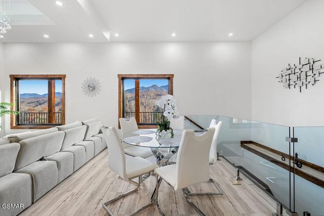 611 IVY Road, Gatlinburg, TN 37738