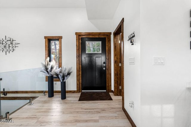 611 IVY Road, Gatlinburg, TN 37738